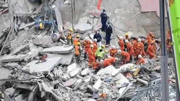 體育館樓頂坍塌畫面:僅剩四周墻體