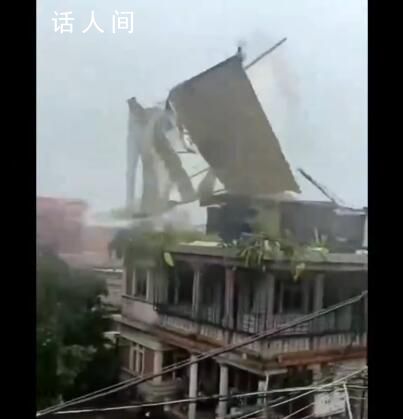 官方回應泉州體育館頂棚被臺風掀起 少量彩板表皮脫落主體結構完好