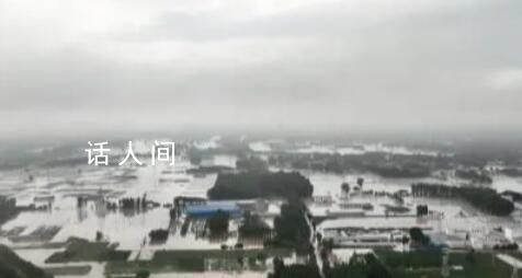 航拍涿州洪水:道路被淹僅剩樹冠