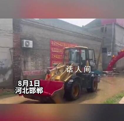 河北小伙結婚當天開鏟車接新娘 網友：鏟車也沒想到有天會接新娘