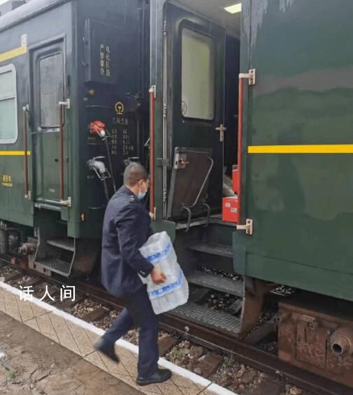 北京2滯留列車受阻旅客已安全轉移 家屬在等待消息