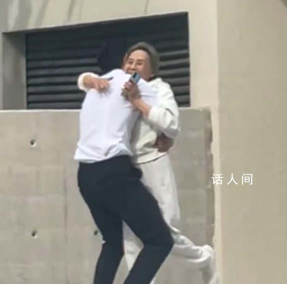 李現(xiàn)跑著擁抱吳彥姝 網(wǎng)友表示:真的是羨慕了