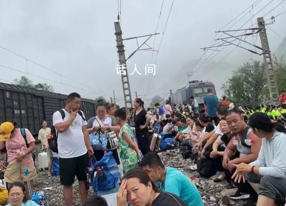 K396列車(chē)研學(xué)團(tuán)孩子的4天3夜 孩子被重點(diǎn)保護(hù)沿途村民收留步行掉隊(duì)者