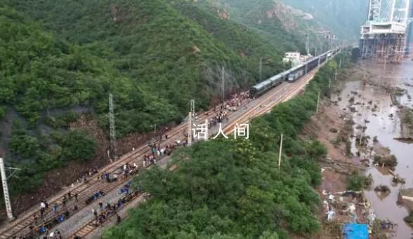 風雨同路渡難關 記豐沙線三趟列車旅客滯留轉(zhuǎn)移疏散