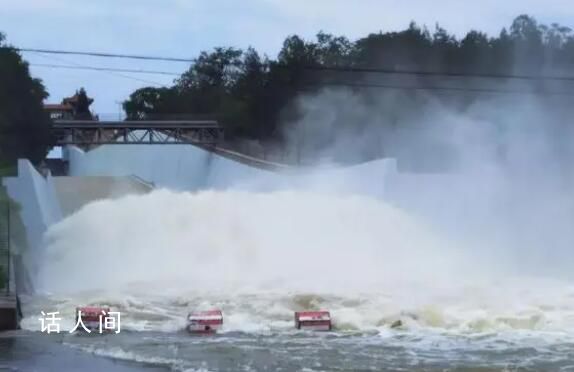 現場:北京十三陵水庫提閘泄洪