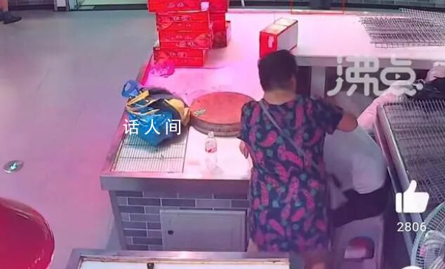 大媽誤以老板中暑為其刮痧10分鐘 試圖為他解暑