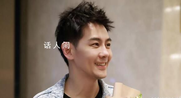 保安大叔指導(dǎo)林志穎拍照 引發(fā)網(wǎng)友熱議