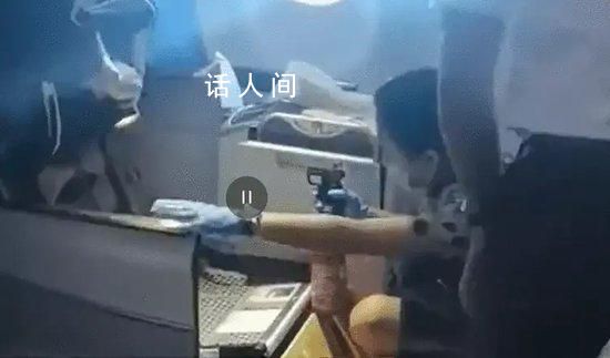 東航回應(yīng)航班因充電寶冒煙備降 引發(fā)關(guān)注