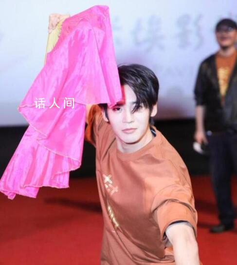 于適回應票房過20億表演龍吸水 引起了熱烈的反響