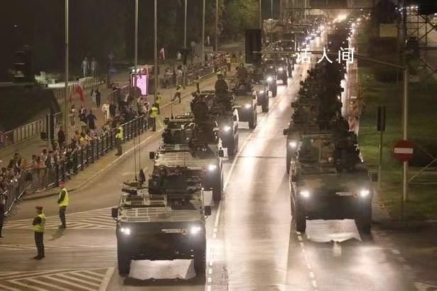 數千軍隊和坦克現身華沙街頭 為即將到來的閱兵式進行彩排