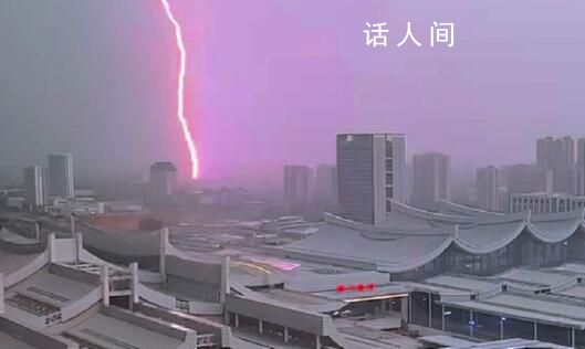 廈門天空出現芭比粉閃電 像是天空的經脈