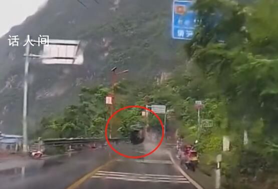 男子駕車20秒3次遇山上滾落巨石 自嘲：現(xiàn)實(shí)版死里逃生
