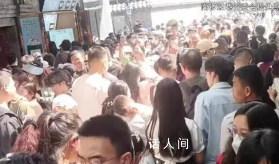 南鑼鼓巷取消窗口售賣餐食 目前各餐飲商戶正在抓緊調(diào)整