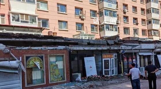 長春一門市牌匾整體掉落 疑砸傷路人