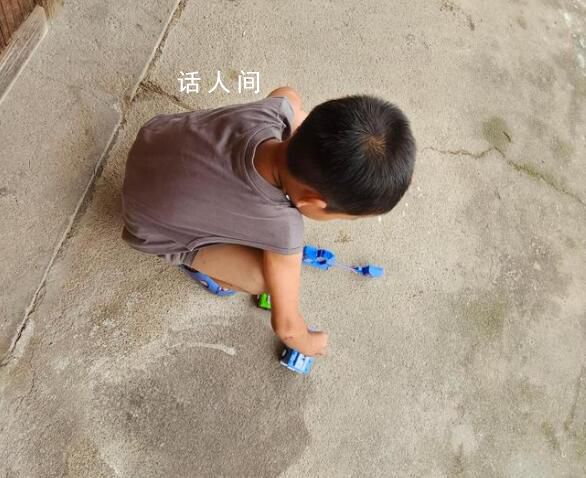 7歲艾滋病毒攜帶者父親病亡母親失蹤 懂事得讓人心疼