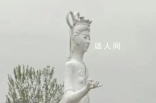 景區(qū)雕像被指缺乏美感 當(dāng)?shù)鼗貞?yīng)