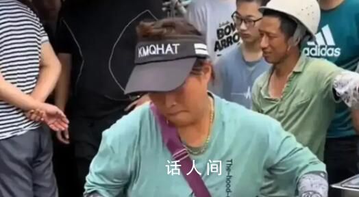 10元盒飯姐流淚稱不想再堅持 感覺有點傷心