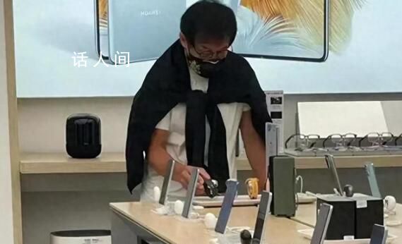 成龍買華為手機被網友偶遇 消息一出瞬間引發熱議