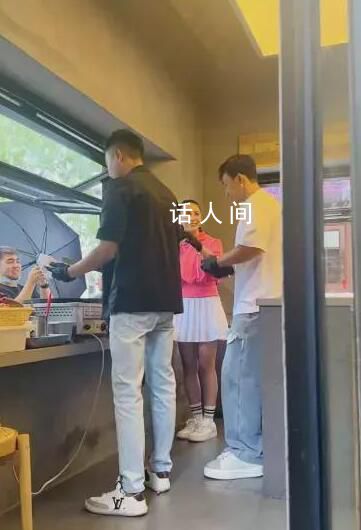 昆凌親自為周杰倫學攤煎餅