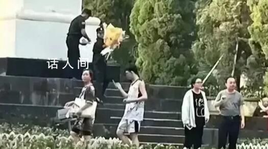 西南大學(xué)通報(bào)“保安扔花事件” 將按有關(guān)規(guī)定對(duì)相關(guān)責(zé)任人進(jìn)行嚴(yán)肅處理