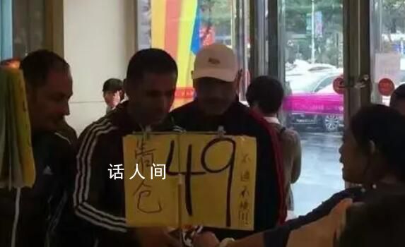 敘利亞隊曾被發(fā)現(xiàn)逛中國49元小攤 對中國的小商品市場格外有興趣