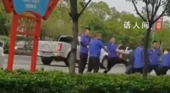 城管當街飛踹毆打市民?當地回應