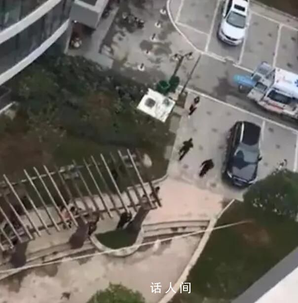 知情人稱青島母子墜樓疑因夫妻吵架 現(xiàn)場到處是血跡