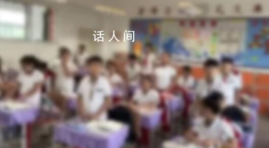 學生沒三角板被老師質問“家里窮”