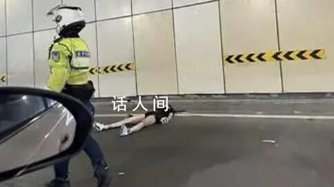 網紅女摩托車手在重慶一隧道內身亡 在駕駛摩托車穿過某段隧道時發生意外