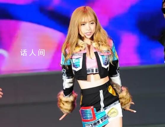 lisa演唱會現場捂嘴哭泣 這一場景令粉絲們感到動容