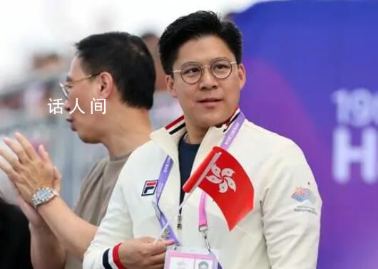 霍啟剛看望中國水上選手 引得眾人圍觀