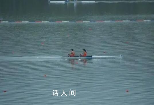 中國(guó)代表團(tuán)奪亞運(yùn)首金 鄒佳琪邱秀萍聯(lián)手出擊以7分06秒78的成績(jī)率先沖過(guò)終點(diǎn)