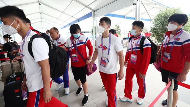 朝鮮代表團(tuán)185名運(yùn)動(dòng)員代表入場(chǎng) 男女分別是74人和111人