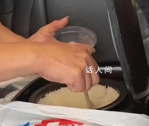 堵車之月餅還沒提回家就吃完了 這樣的場景讓人不禁感到有些心酸