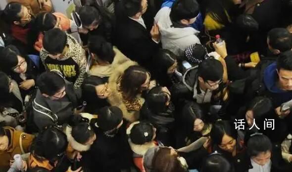 假期人山人海:外灘放眼望去人人人 一眼望去全是人