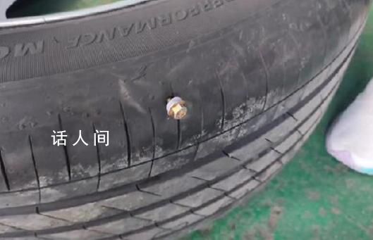 京哈高速上釘子撒落 數十輛車被扎