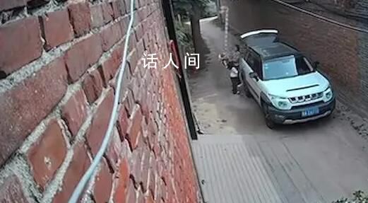 氣球上綁1800元為男友慶生不慎飛走 男友稱想拿出來重新放一下