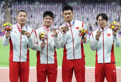 蘇炳添稱無(wú)法和謝震業(yè)做比較 謝震業(yè):想去蘇炳添的風(fēng)景看看