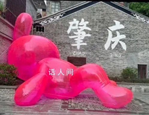 政府斥資8萬定制網紅充氣兔子?質疑價格過高