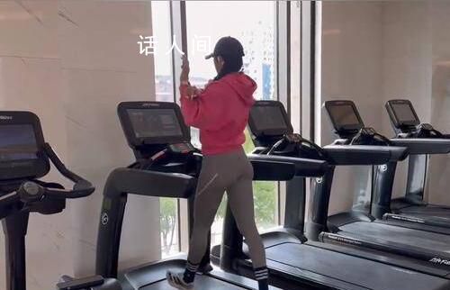 吳艷妮曬健身房鍛煉片段 熱愛的事情都要不留余力