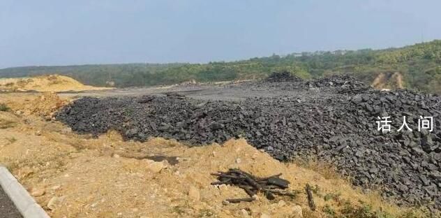 河南一省道沿線出現大量黑礦渣 為將來道路兩側的綠化埋下了隱患