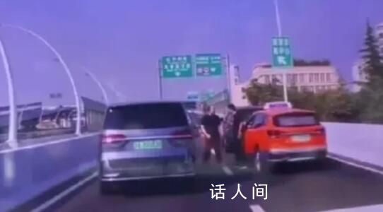 上海高架“拳王”打暈變道司機 打人者已被警方拘留