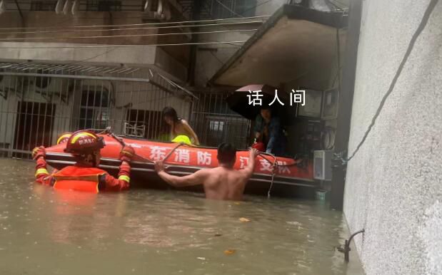 臺風三巴來襲 廣東湛江積水成河