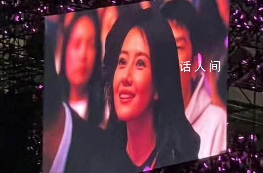 高圓圓去看樂隊的夏天演唱會 怎么隨便一拍就這么美膩