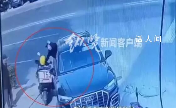 “奧迪男”將外賣員毆打倒地后離去 民警對雙方當(dāng)事人進(jìn)行了批評教育