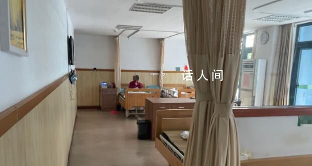 養(yǎng)老院高齡護工的掙扎 自己變老了護工變少了