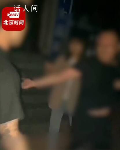 鎮(zhèn)政府回應(yīng)包村干部酒后當(dāng)街打人 根據(jù)治安管理對(duì)他進(jìn)行處罰