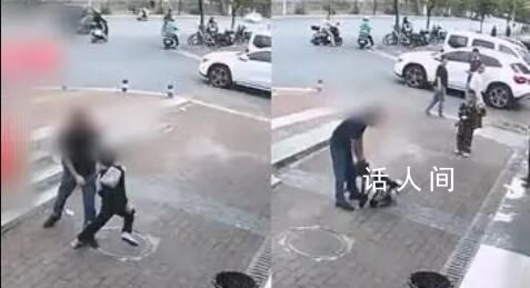 小男孩被午托班男老師當街追打 甚至一腳把孩子踢跪在地