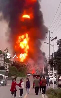 四川一油罐車爆炸燃燒 已致2死2傷