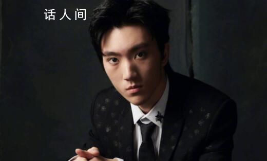 張藝謀兒子將參加巴黎舞會 網友:演藝圈都開始搞繼承制了么